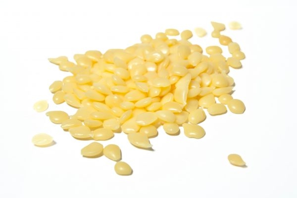 Adesivo termofondente in granuli colore giallo